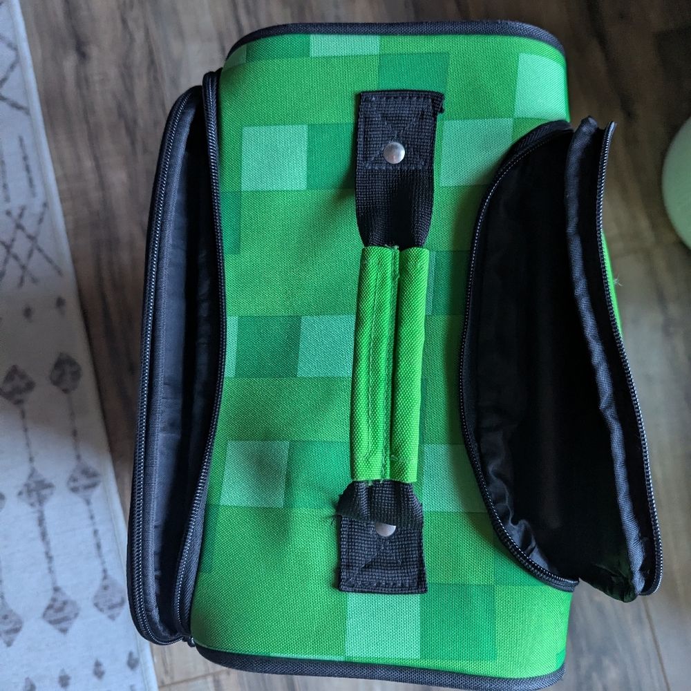Minecraft Green Creeper Kids Rolling Suitcase. - Picture 4 of 11